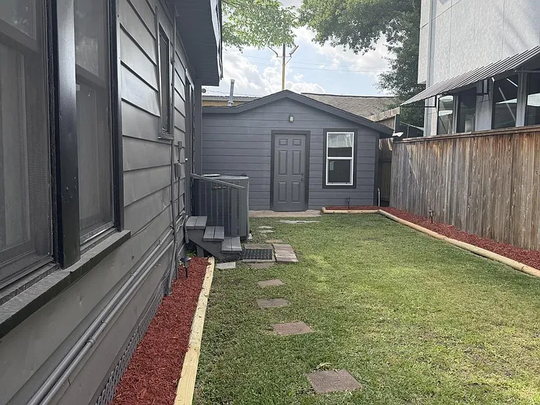 1507 Laird St — Photo 22