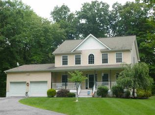 588 Noxon Rd, Poughkeepsie, NY 12603