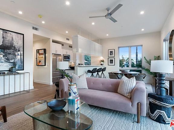 2nd image of 1043 N Spaulding Ave #205