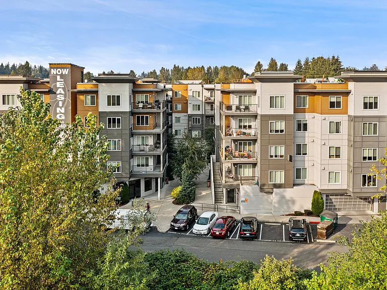 Shangri La Apartments — Photo 18