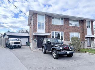 18 Wyndcliff Cres, Toronto, ON M4A 2K1