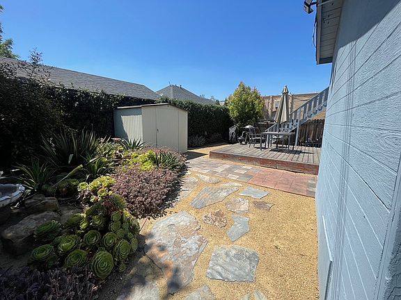 3rd image of 685 N Grand Ave #685