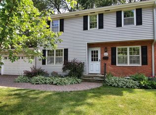 5237 Meadow Rdg, Edina, MN 55439