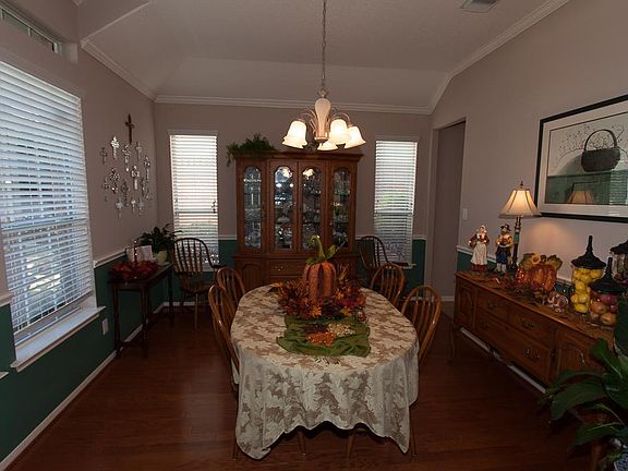 3rd image of 704 Dog Leg Ct