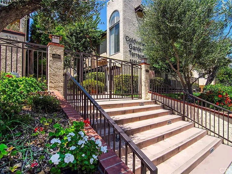 5255 Coldwater Canyon Ave #E — Photo 26