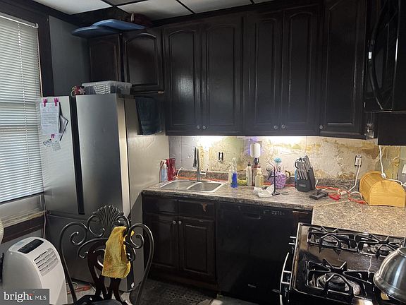 5th image of 426 E 28th St