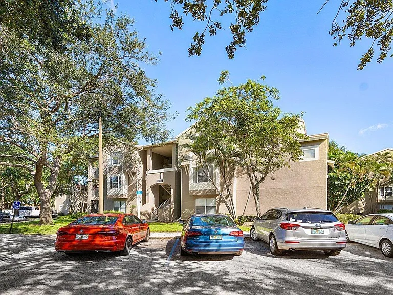 1825 Palm Cove Blvd #7-306 — Photo 2