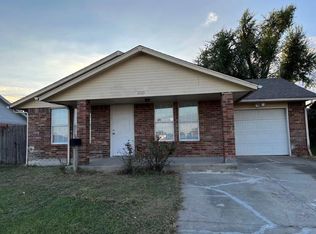 2009 Regency Blvd, Moore, OK 73160