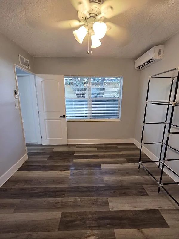 Studio, 1.0 bath, 402 sqft, $1,400 — Photo 4