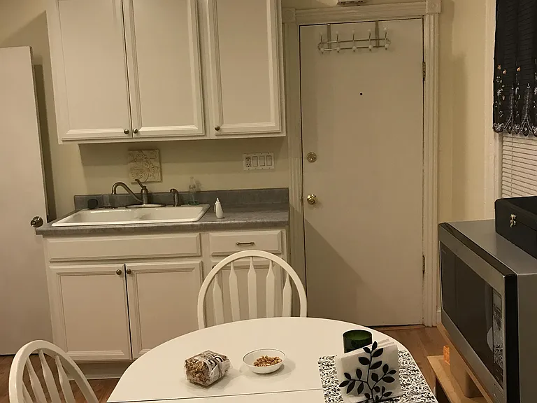 905 S Aberdeen St #1F — Photo 4