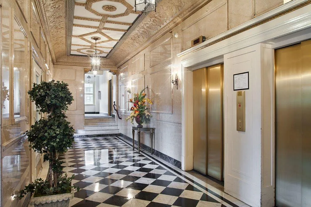 The Regent — Photo 2