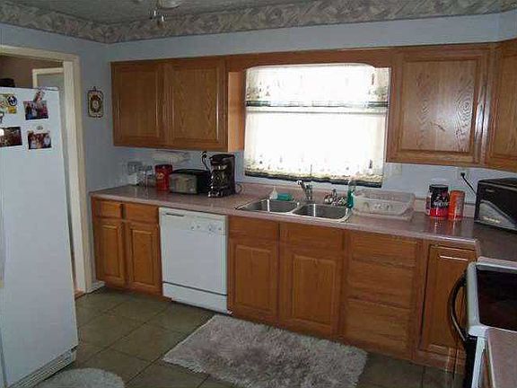 4th image of 3515 N Reserve St