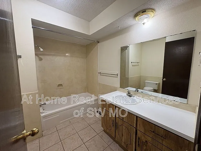 522 E Washita Ct — Photo 5