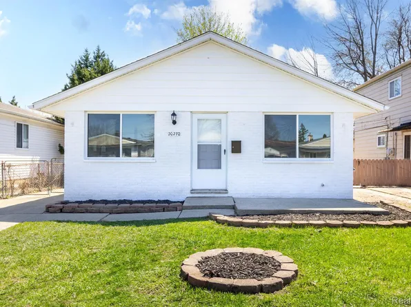 20270 Lakeworth St, Roseville, MI 48066