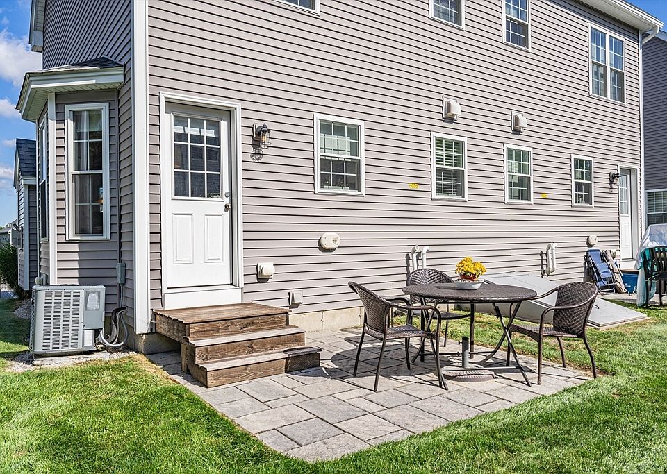 2nd image of 5 Riley Rd #5
