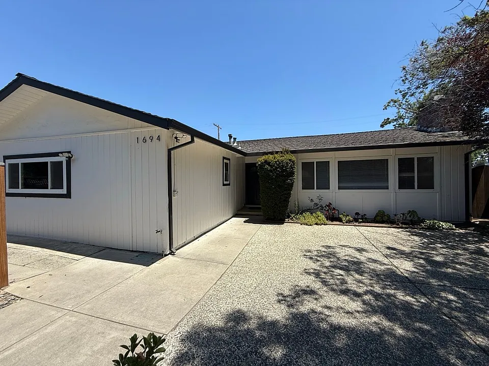 1694 Lyle Dr