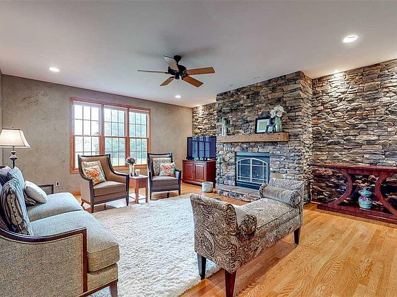4th image of 9815 Ashbury Ct