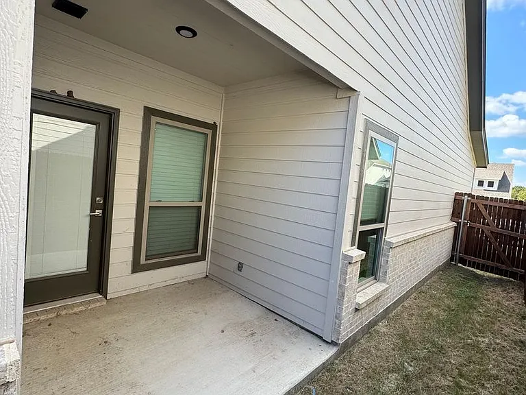 684 The Cottages Dr — Photo 19