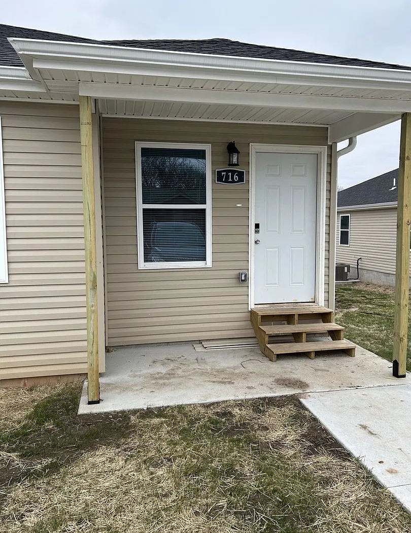 716 N Columbus Street — Photo 2