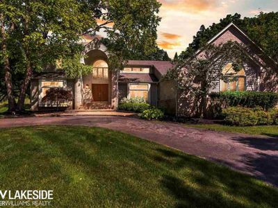 1200 Meadow Crest Dr, Clarkston, MI, 48348