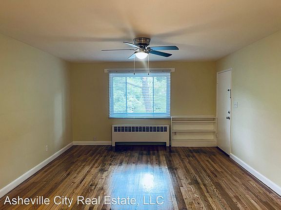 5th image of 131 Lakeshore Dr APT 4