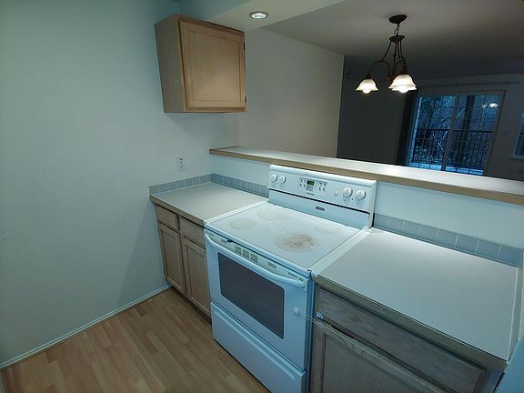 4th image of 580 Front St S Unit D212