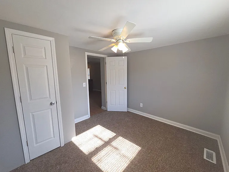 207 Waller Ave — Photo 4