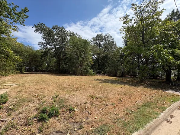 317 4th St SW, Paris, TX 75460