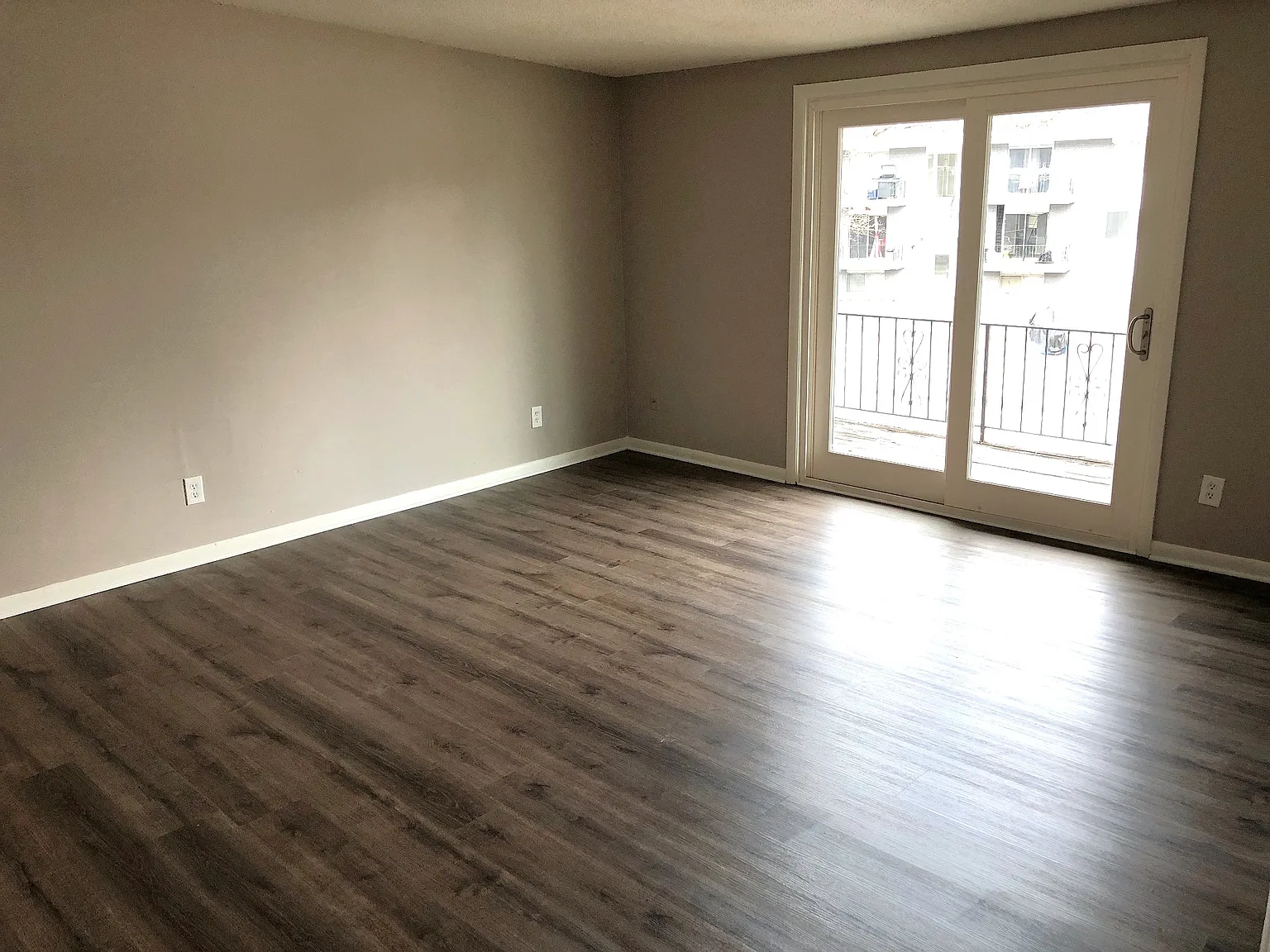 3 bed, 1.5 bath, $950 — Photo 2