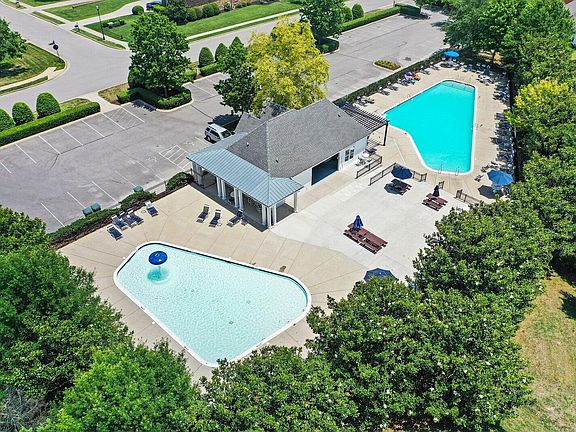 2nd image of 1917 Ashburn Ct