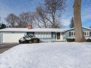 1250 Robinwood Ln NE, Cedar Rapids, IA 52402