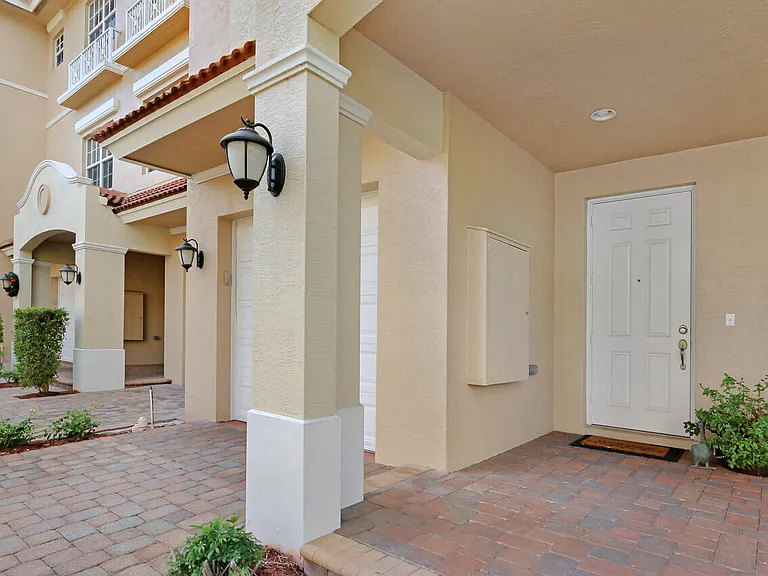 4711 Artesa Way E — Photo 17