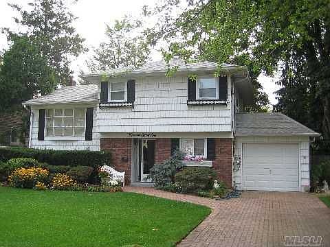 Wantagh Woods Cul De Sac