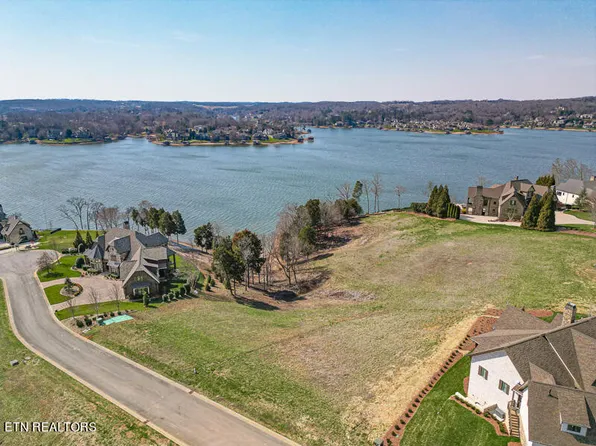 972 Zepher Dr, Lenoir City, TN 37772