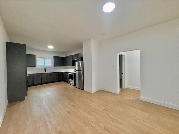 3rd image of 27 Norwood St