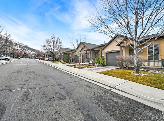 Mountain access from street