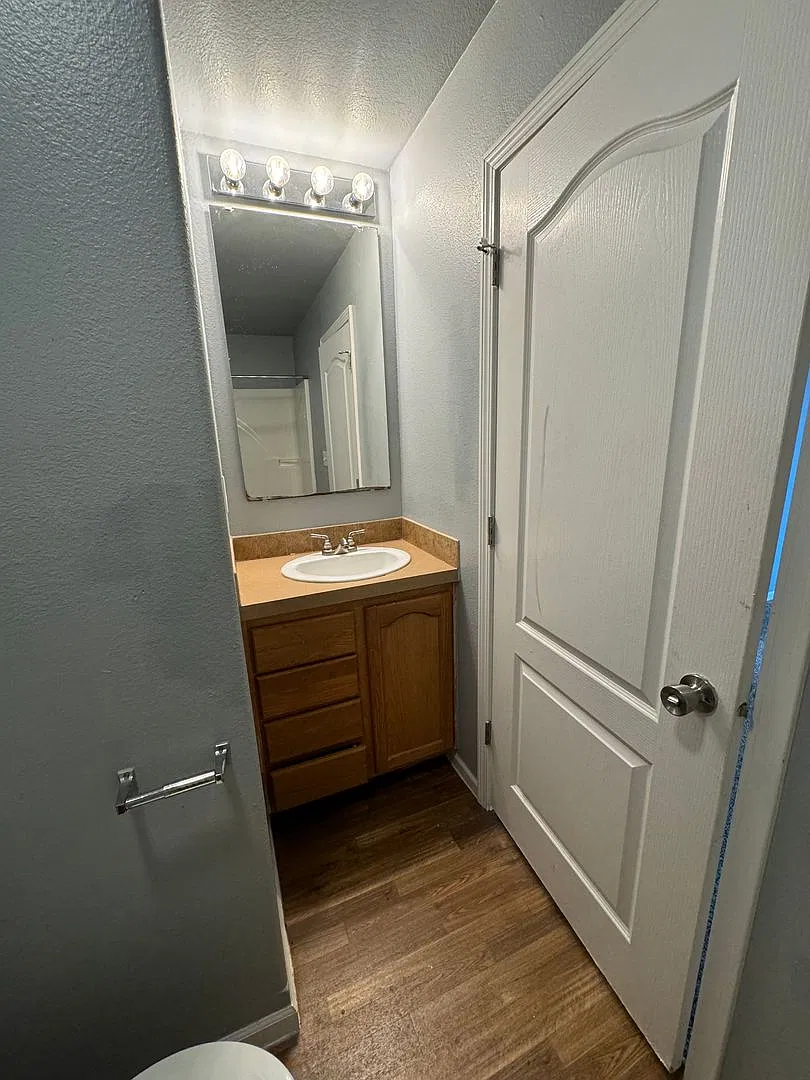 Hill Top Apartments — Photo 4