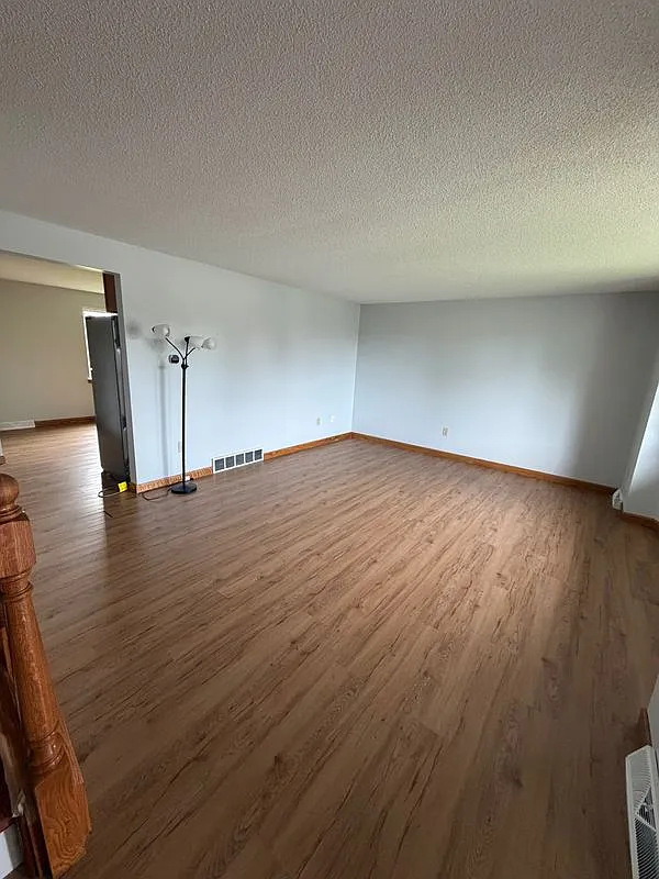 3 bed, 1.5 bath, 1264 sqft, $2,050 — Photo 3