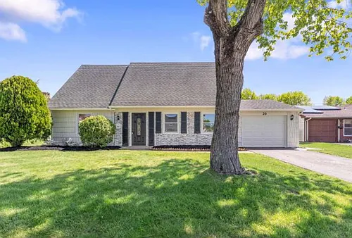 21 Huntington Ln Photo 1