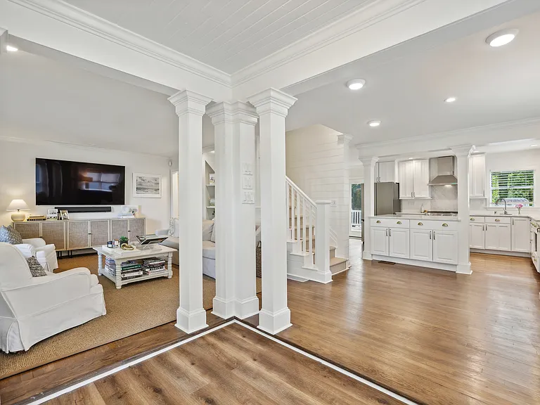 2325 Pine Grove Dr NW — Photo 2