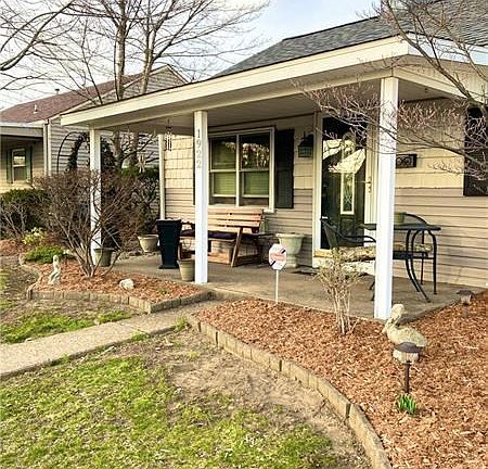 2nd image of 1922 Raymond Ave