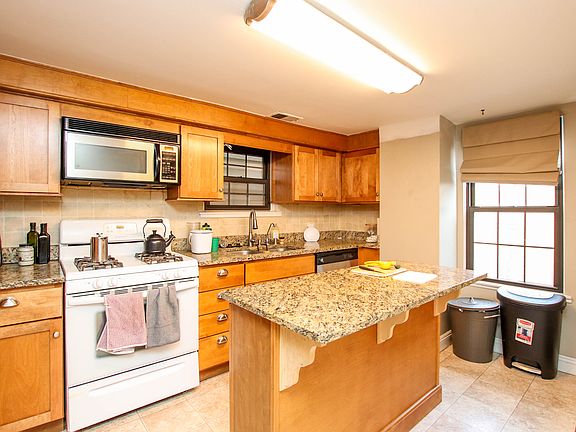 5th image of 1835 N Bissell St APT 3F