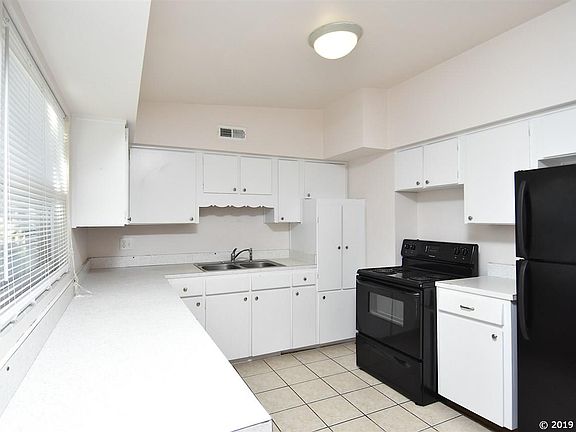 5th image of 1906 NW 37th Blvd