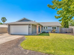 660 Hopkins Rd, Central Pt, OR 97502