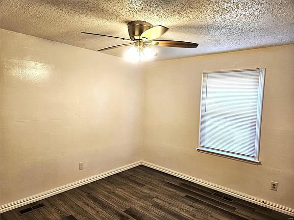 3rd image of 872 Valencia Ave