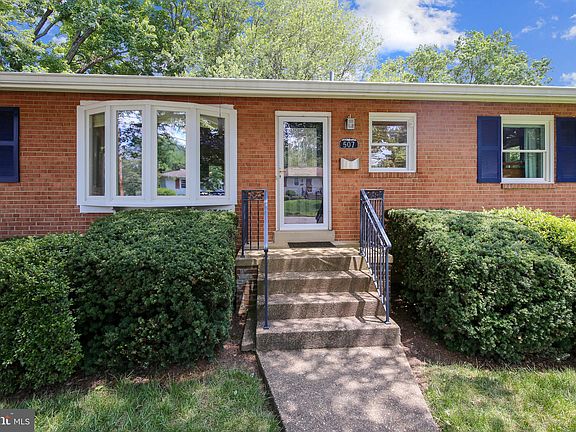 2nd image of 507 Roberts Dr NW