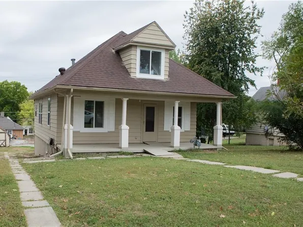 1117 Olive St, Leavenworth, KS 66048