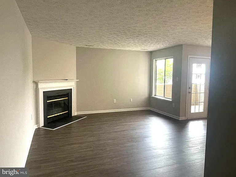 2137 Wainwright Ct #1C — Photo 3