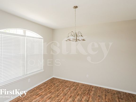 5th image of 3025 Meadowbrook Dr