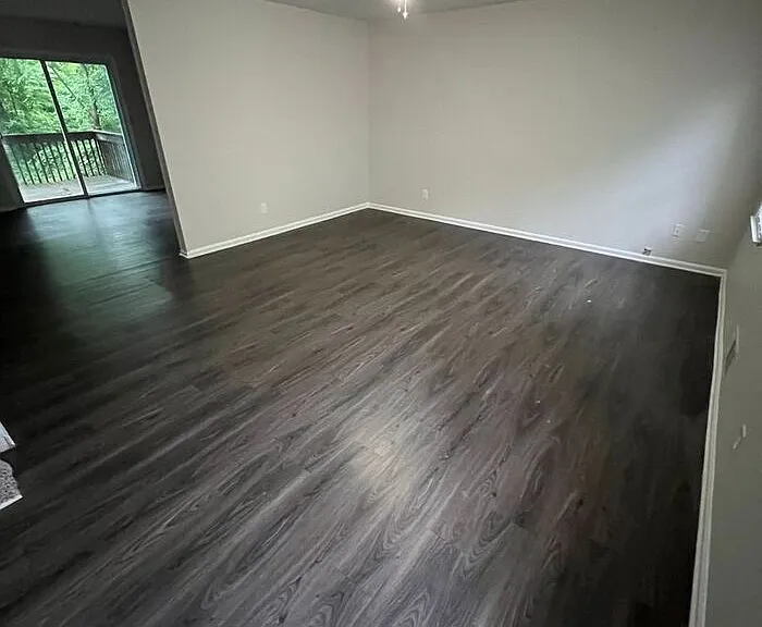 369 Freeport Dr — Photo 3